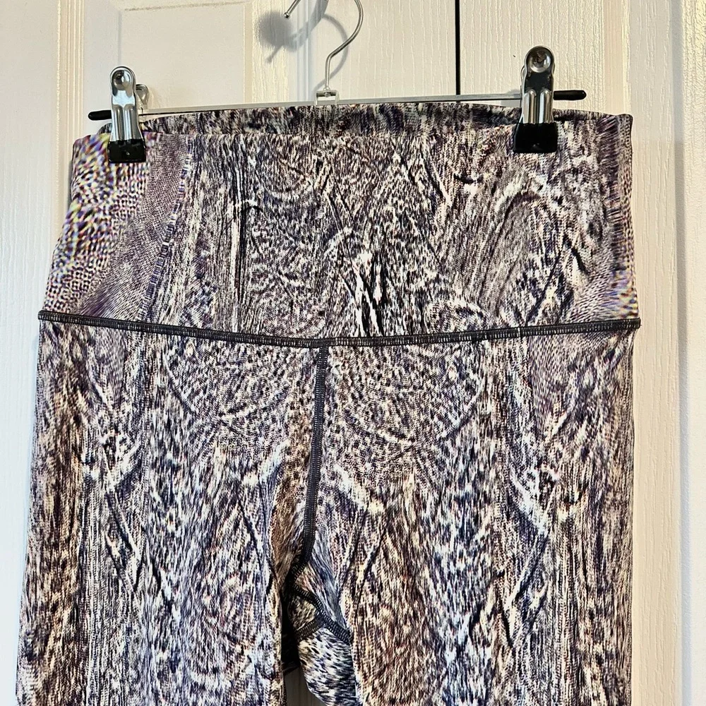 Lululemon wunder under hi rise tight (nulux 28”) - Picture 6 of 9